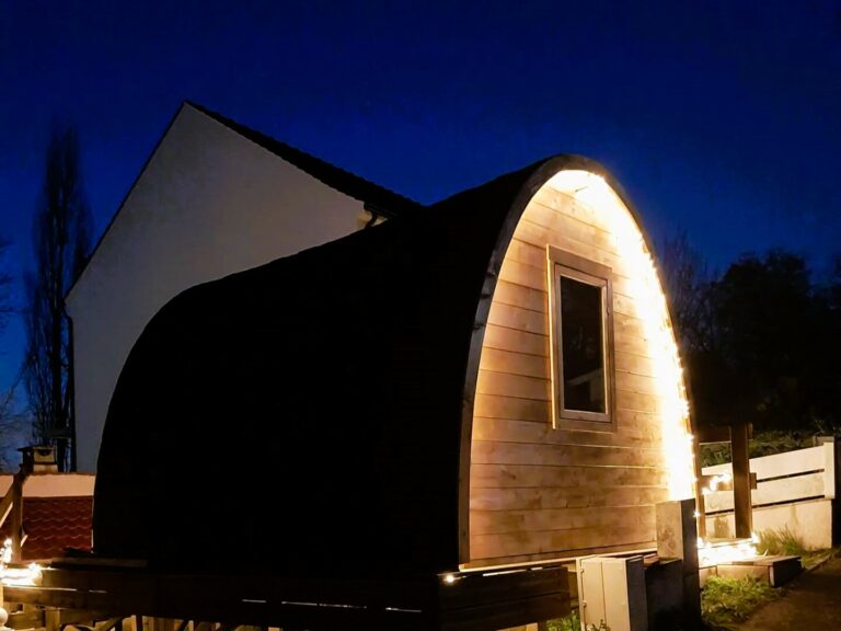 Cabane insolite et jacuzzi au bord de l'Yerres